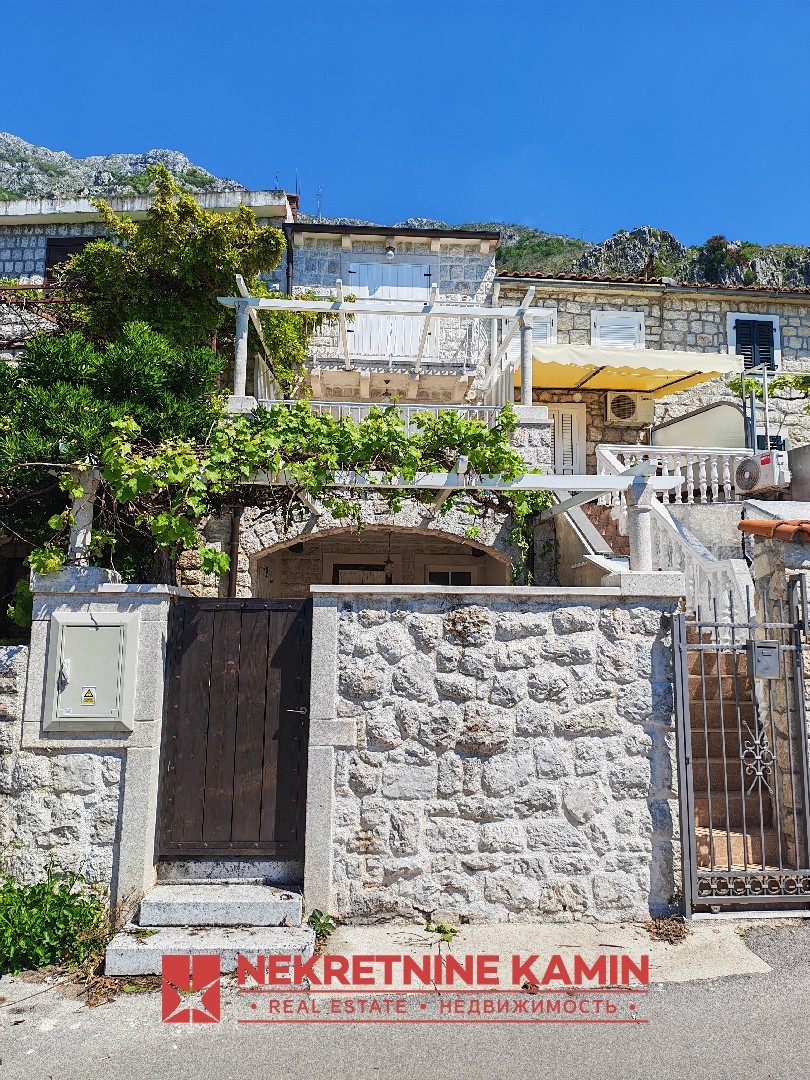 Renovated stone house with sea view, Budva, Reževići